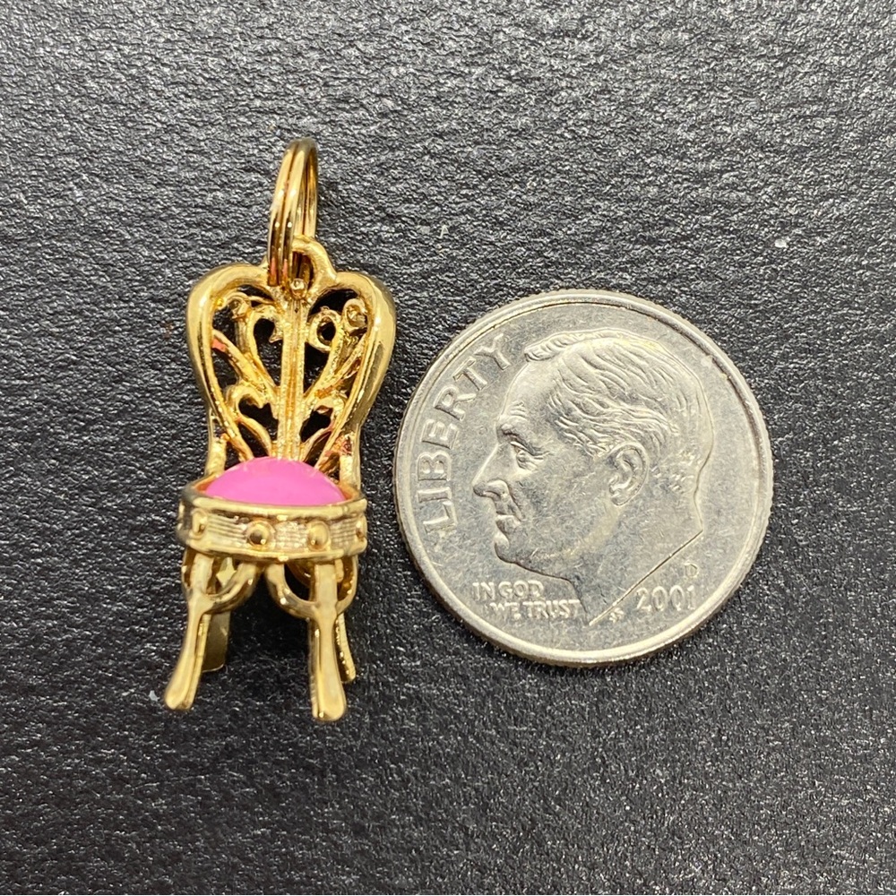 Vintage AVON “Sweet Shop” Charm Chair with pink seat 14k Electroplate. J4230524